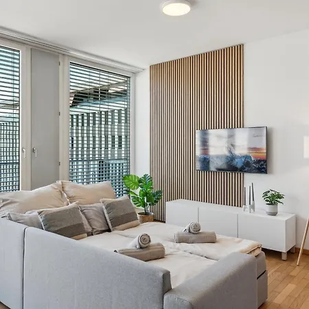 Comfort Homes - Premium Apartments - 15' Lucerne - Washer & Dryer - Public Transport - Parking Root Exterior photo