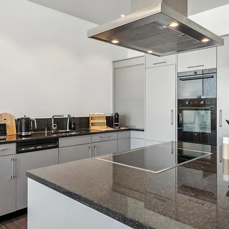 Comfort Homes - Premium Apartments - 15' Lucerne - Washer & Dryer - Public Transport - Parking Root Exterior photo