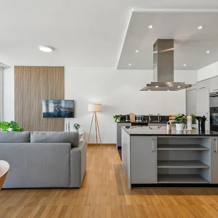Comfort Homes - Premium Apartments - 15' Lucerne - Washer & Dryer - Public Transport - Parking Root Exterior photo