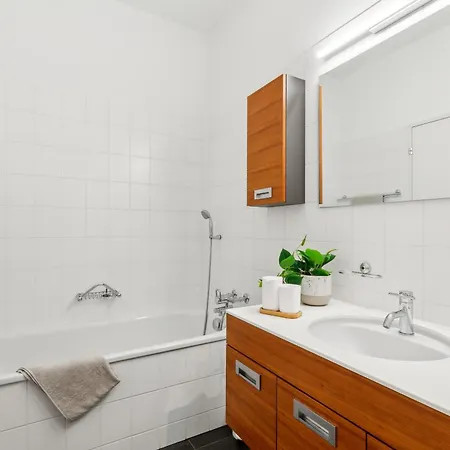 Comfort Homes - Premium Apartments - 15' Lucerne - Washer & Dryer - Public Transport - Parking Root Exterior photo