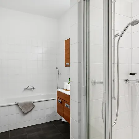 Comfort Homes - Premium Apartments - 15' Lucerne - Washer & Dryer - Public Transport - Parking Root Exterior photo