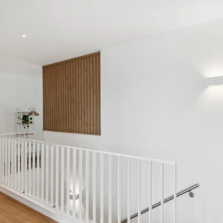 Comfort Homes - Premium Apartments - 15' Lucerne - Washer & Dryer - Public Transport - Parking Root Room photo