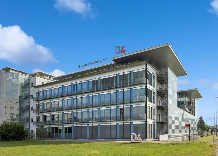 Comfort Homes - Premium Apartments - 15\' Lucerne - Washer & Dryer - Public Transport - Parking