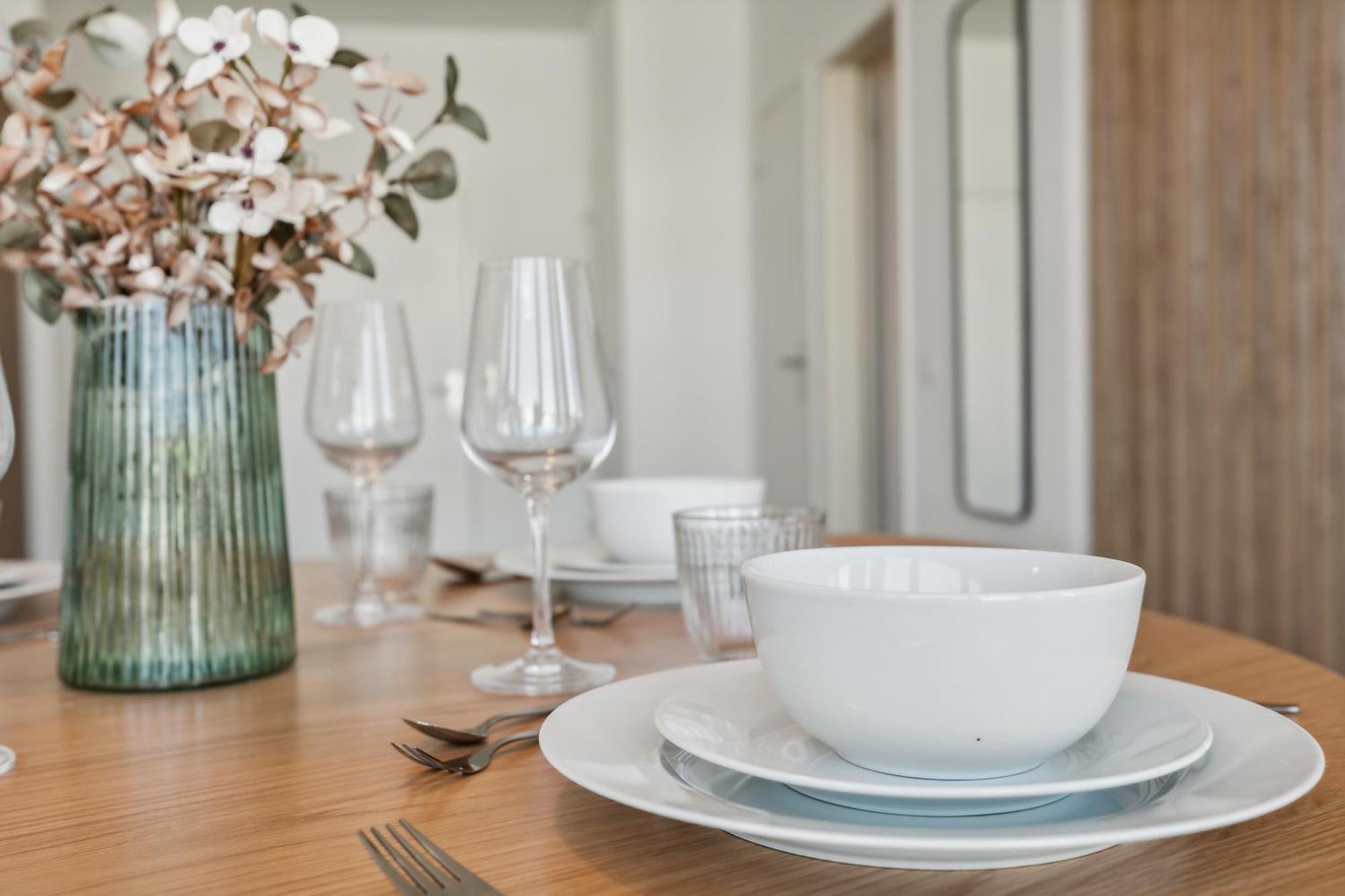 Comfort Homes - Premium - 15' Lucerne - Washer & Dryer - Public Transport - Parking Apartmán *