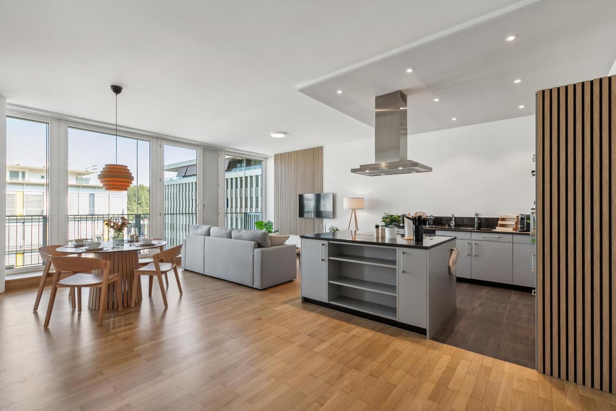 Comfort Homes - Premium - 15' Lucerne - Washer & Dryer - Public Transport - Parking Apartmán