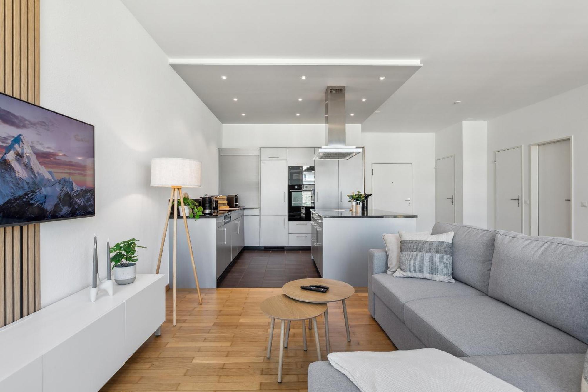 Comfort Homes - Premium - 15' Lucerne - Washer & Dryer - Public Transport - Parking * Root