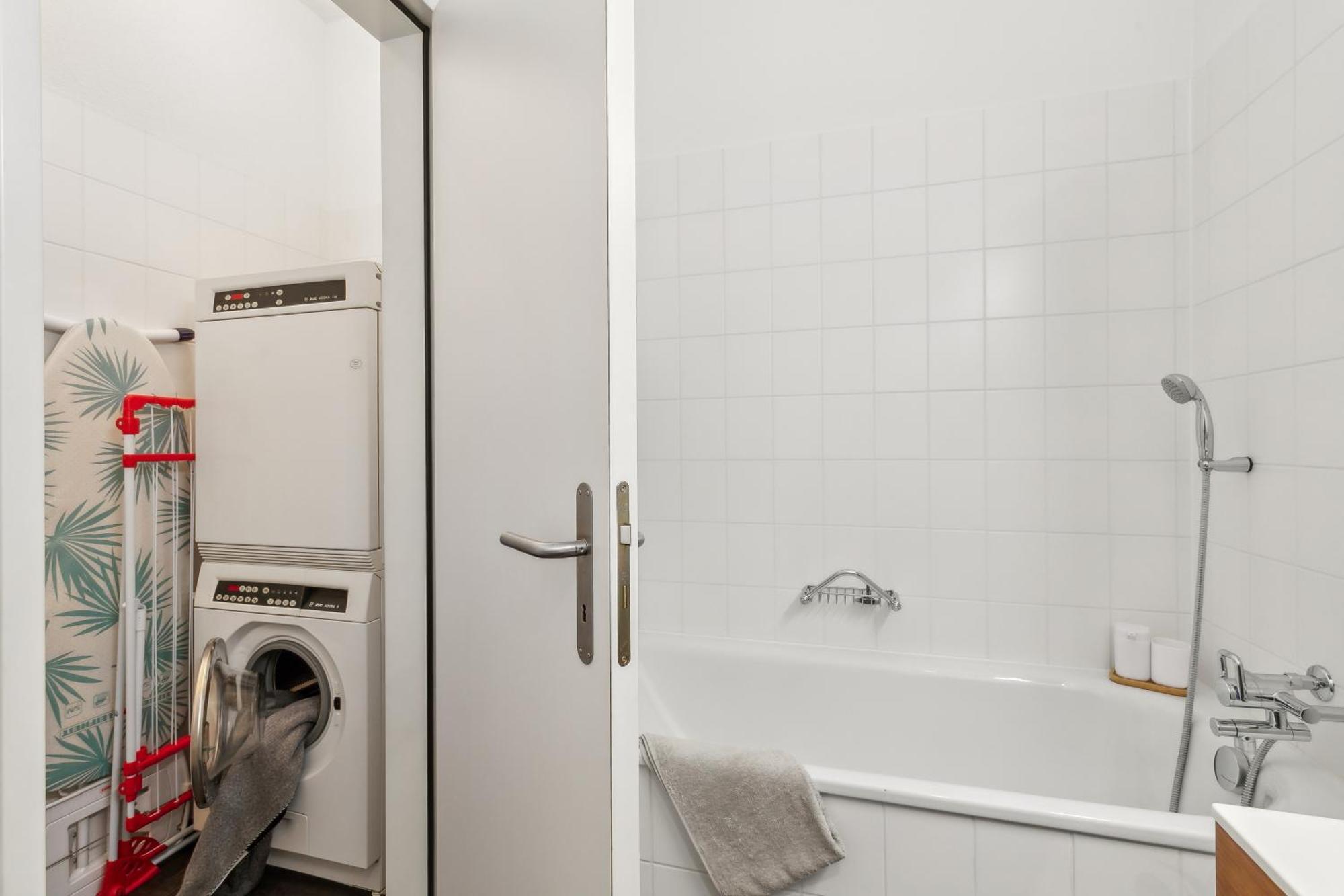 Comfort Homes - Premium - 15' Lucerne - Washer & Dryer - Public Transport - Parking Apartmán *